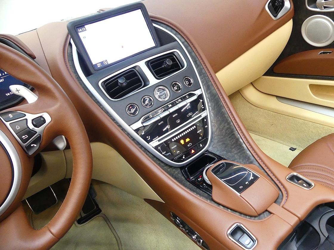 애스턴마틴 DB11 4.0 V8 볼란테
