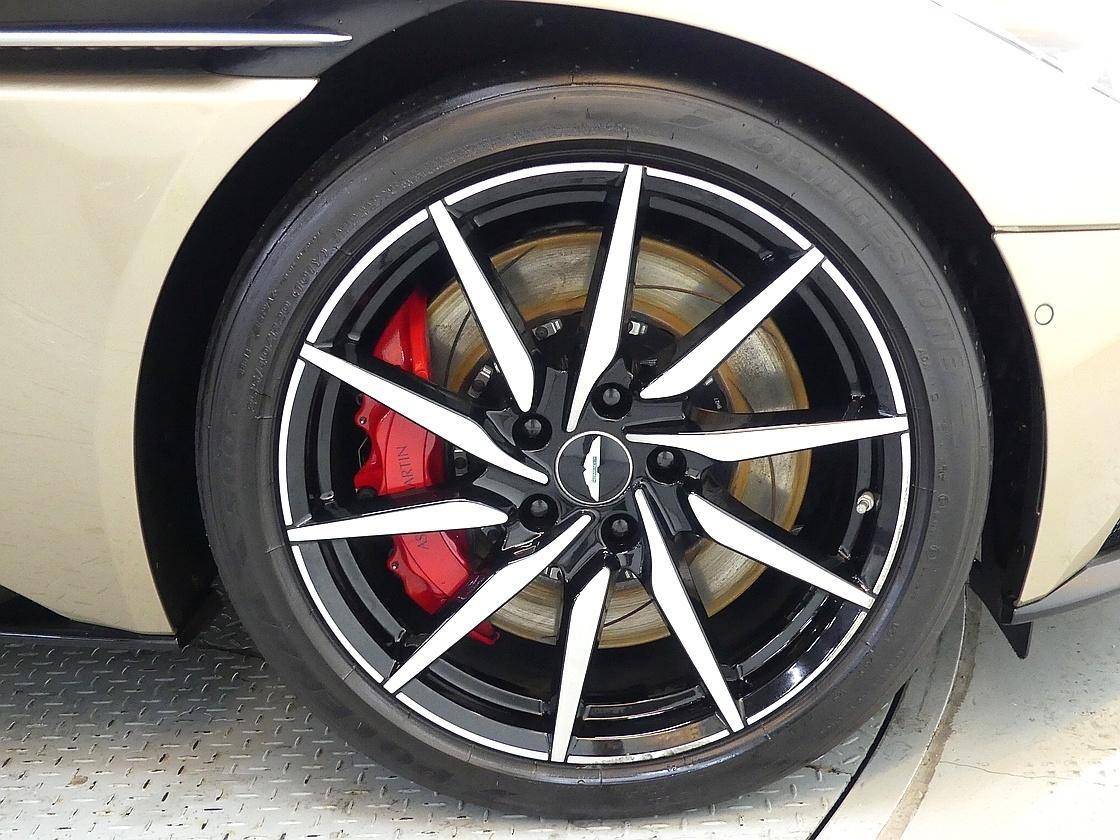 애스턴마틴 DB11 4.0 V8 볼란테