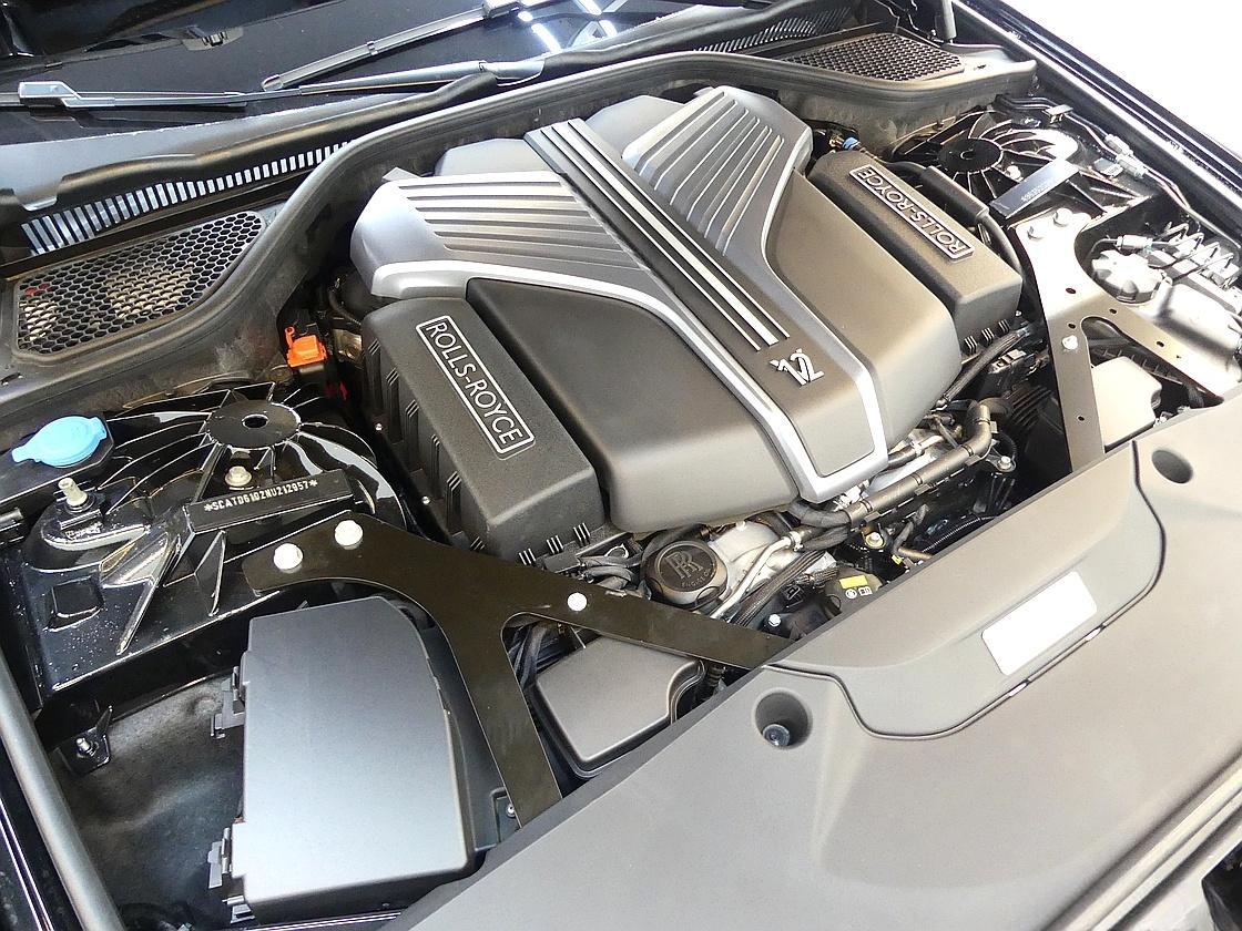 롤스로이스 고스트 2세대 6.7 V12 블랙 배지