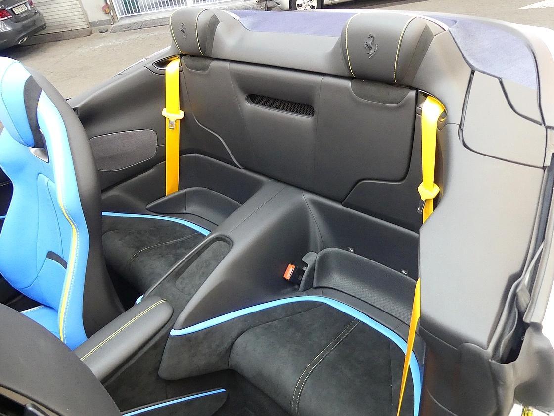 페라리 로마 스파이더 3.9 V8