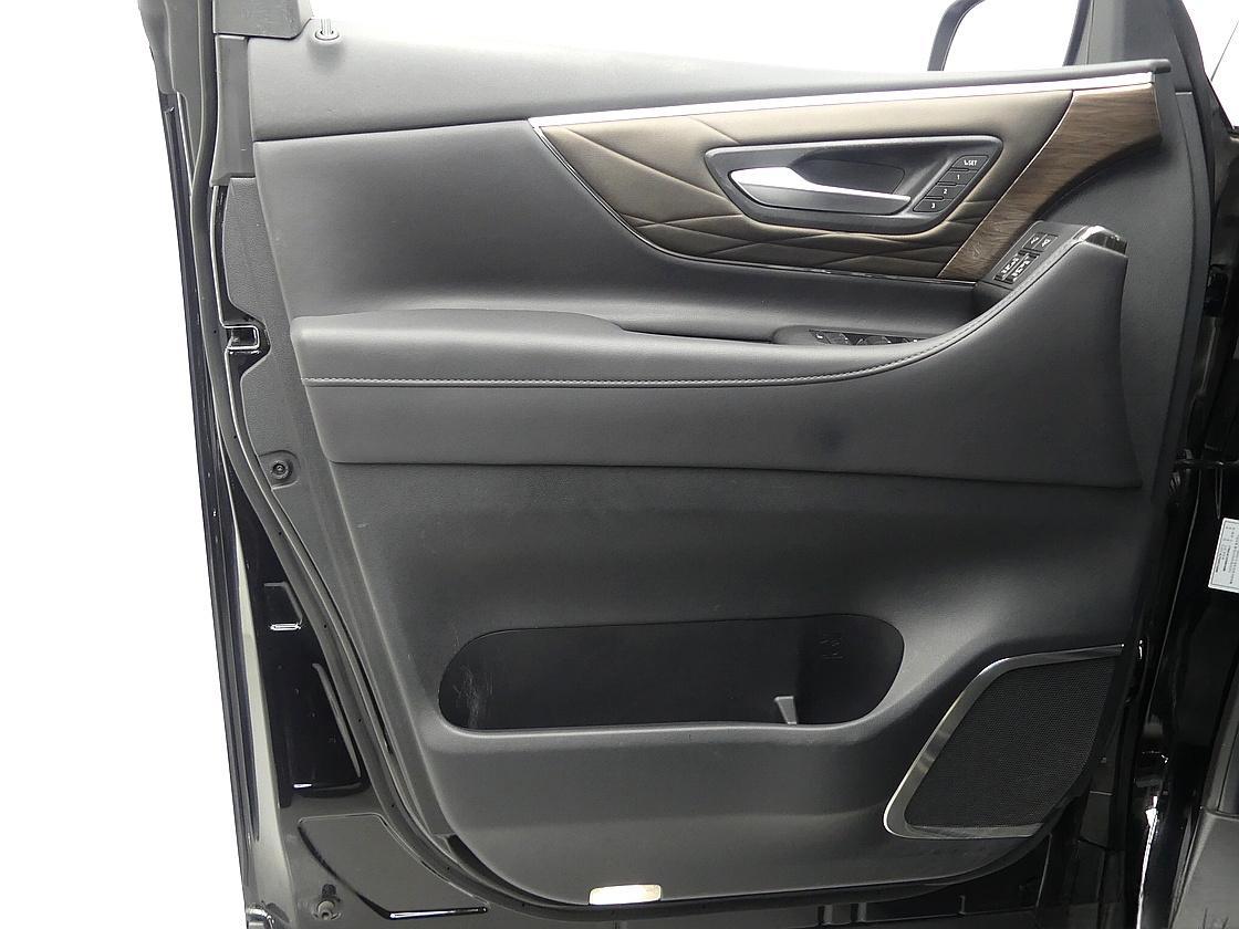 토요타 알파드 2.5 HEV AWD