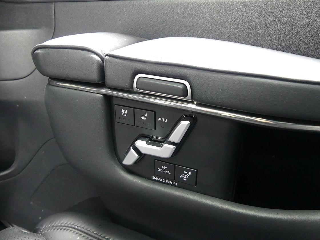 토요타 알파드 2.5 HEV AWD