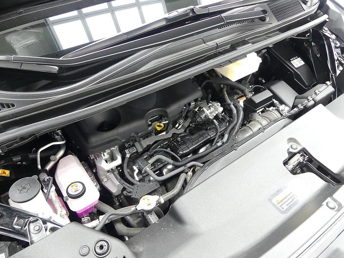 토요타 알파드 2.5 HEV AWD