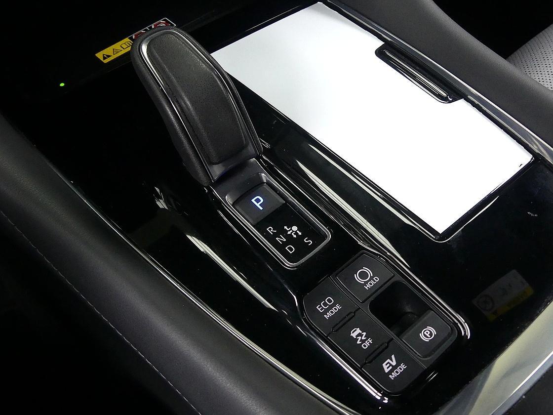 토요타 알파드 2.5 HEV AWD
