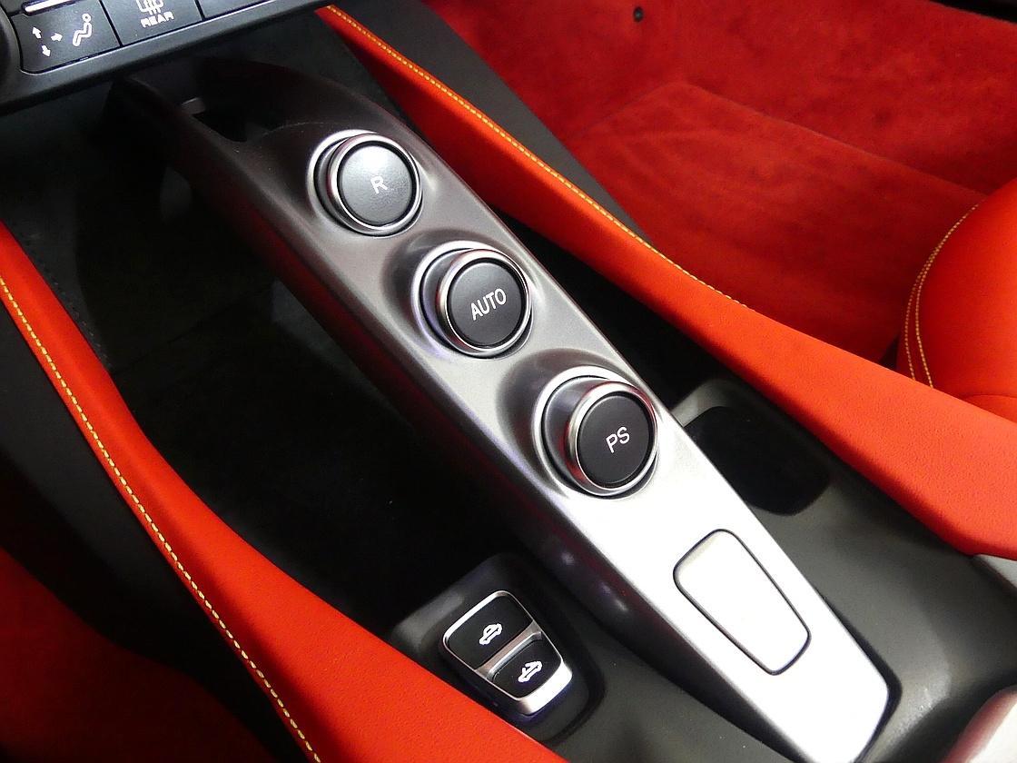 페라리 포르토피노 3.9 V8