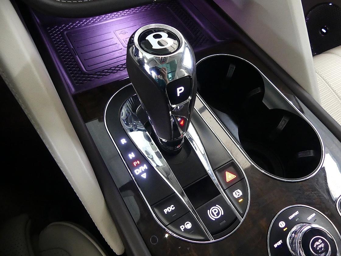 벤틀리 벤테이가 4.0 V8 퍼스트 에디션