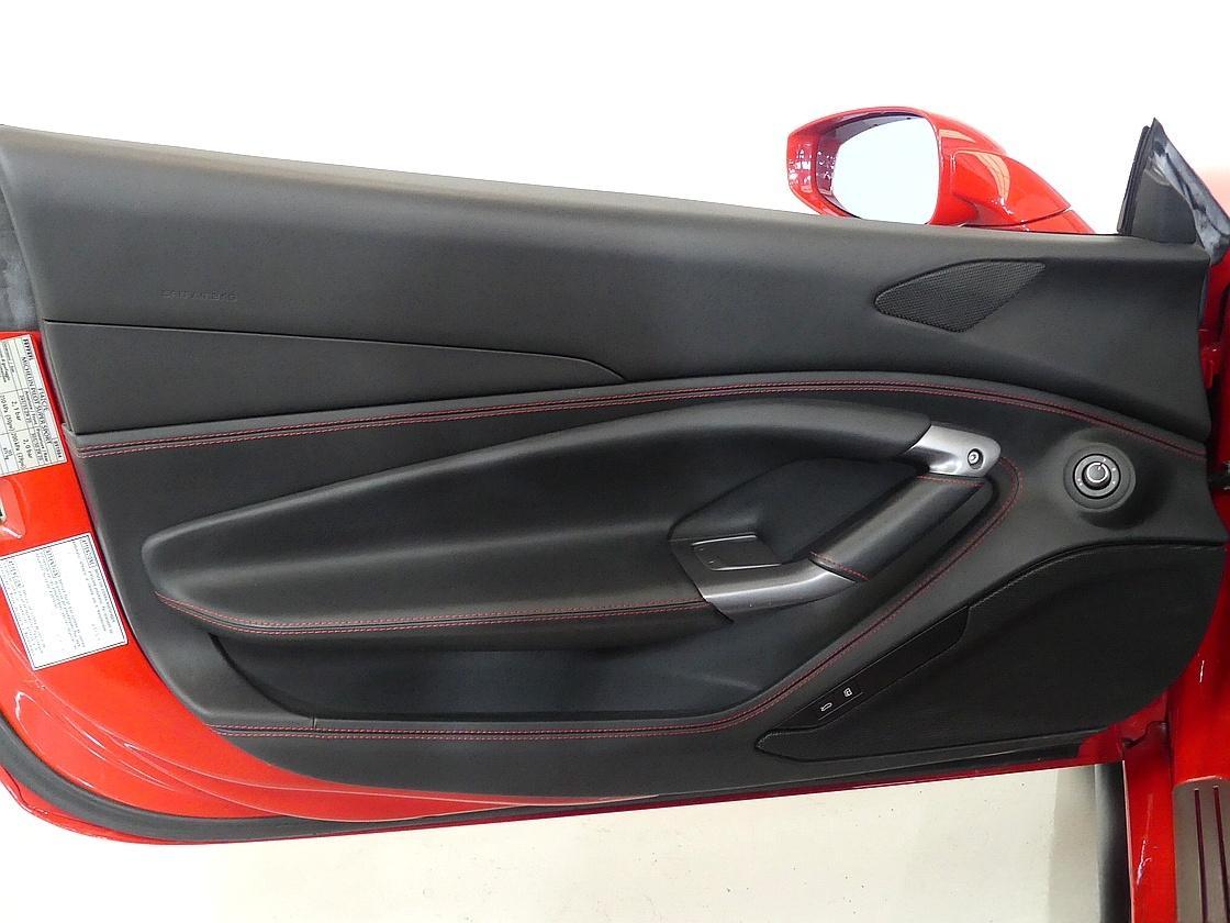 페라리 F8 스파이더 3.9 V8