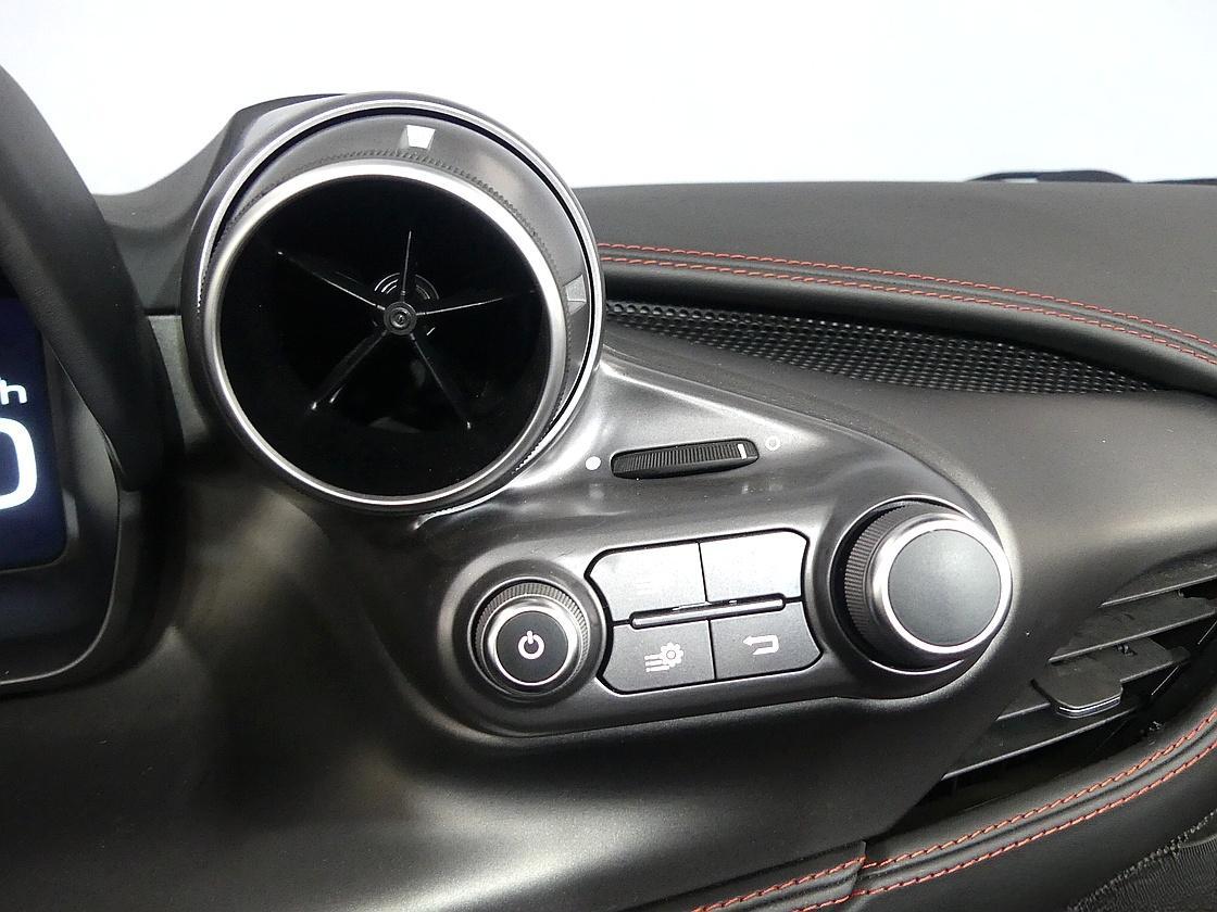 페라리 F8 스파이더 3.9 V8