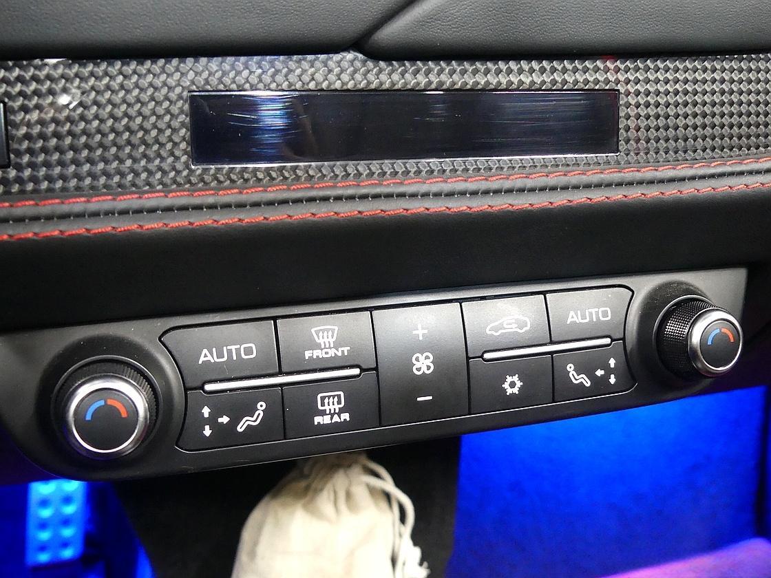 페라리 F8 스파이더 3.9 V8