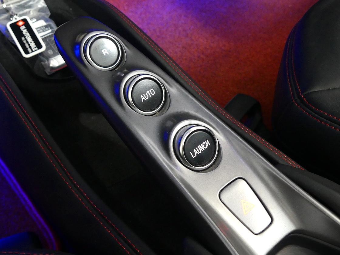 페라리 F8 스파이더 3.9 V8