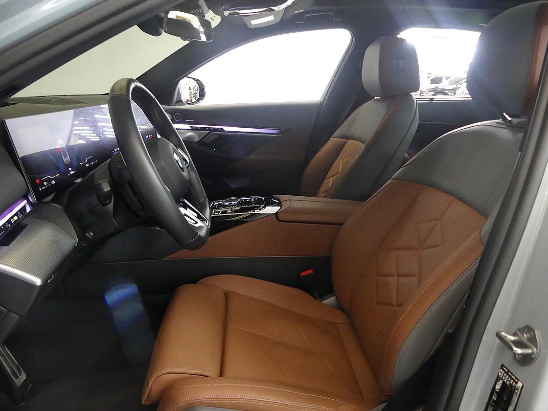 BMW 8세대 530i xDrive M 스포츠