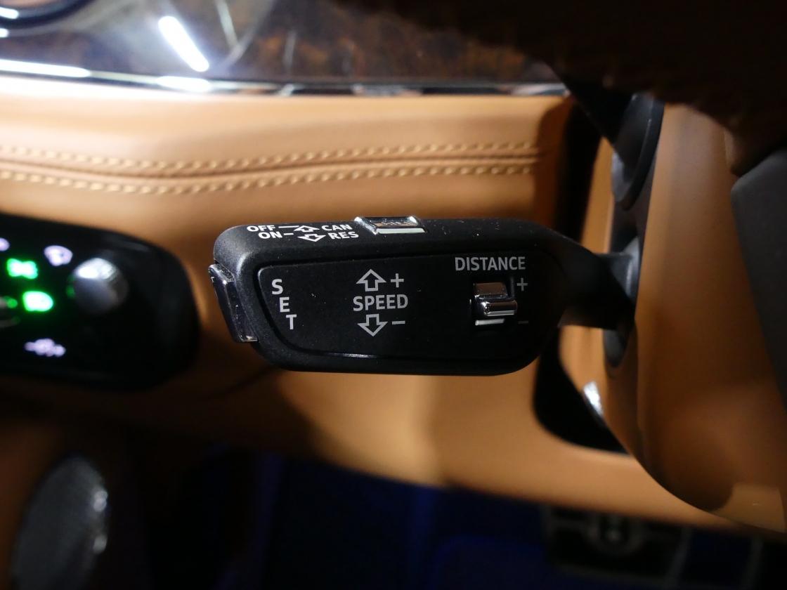 벤틀리 벤테이가 4.0 V8