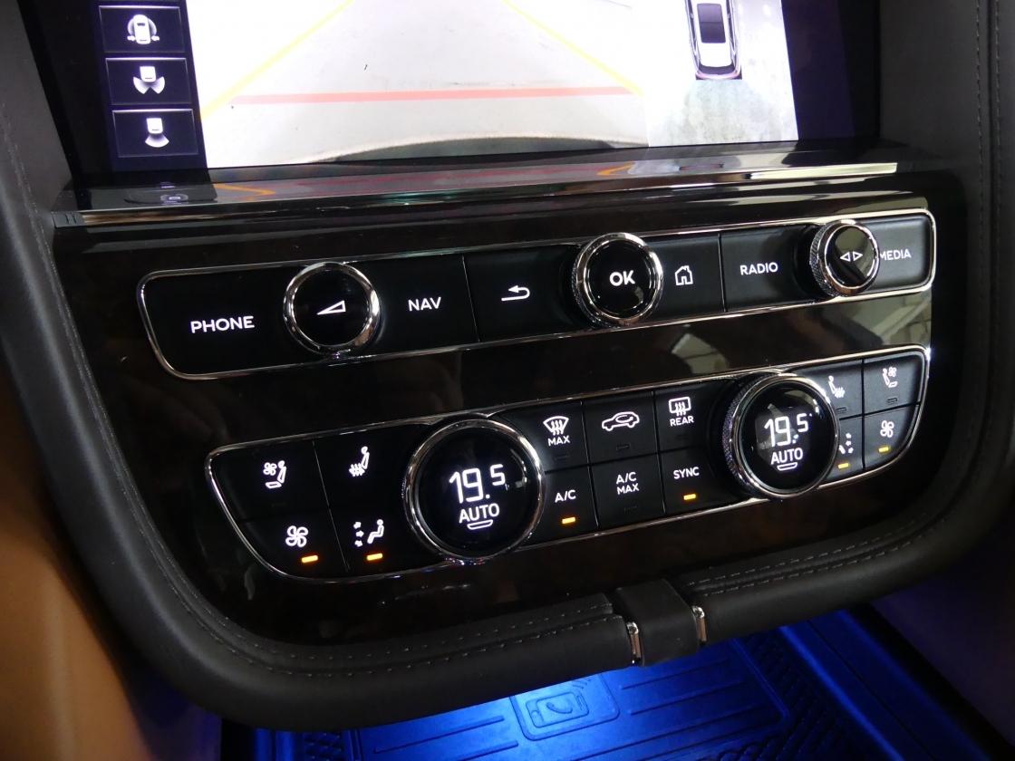 벤틀리 벤테이가 4.0 V8