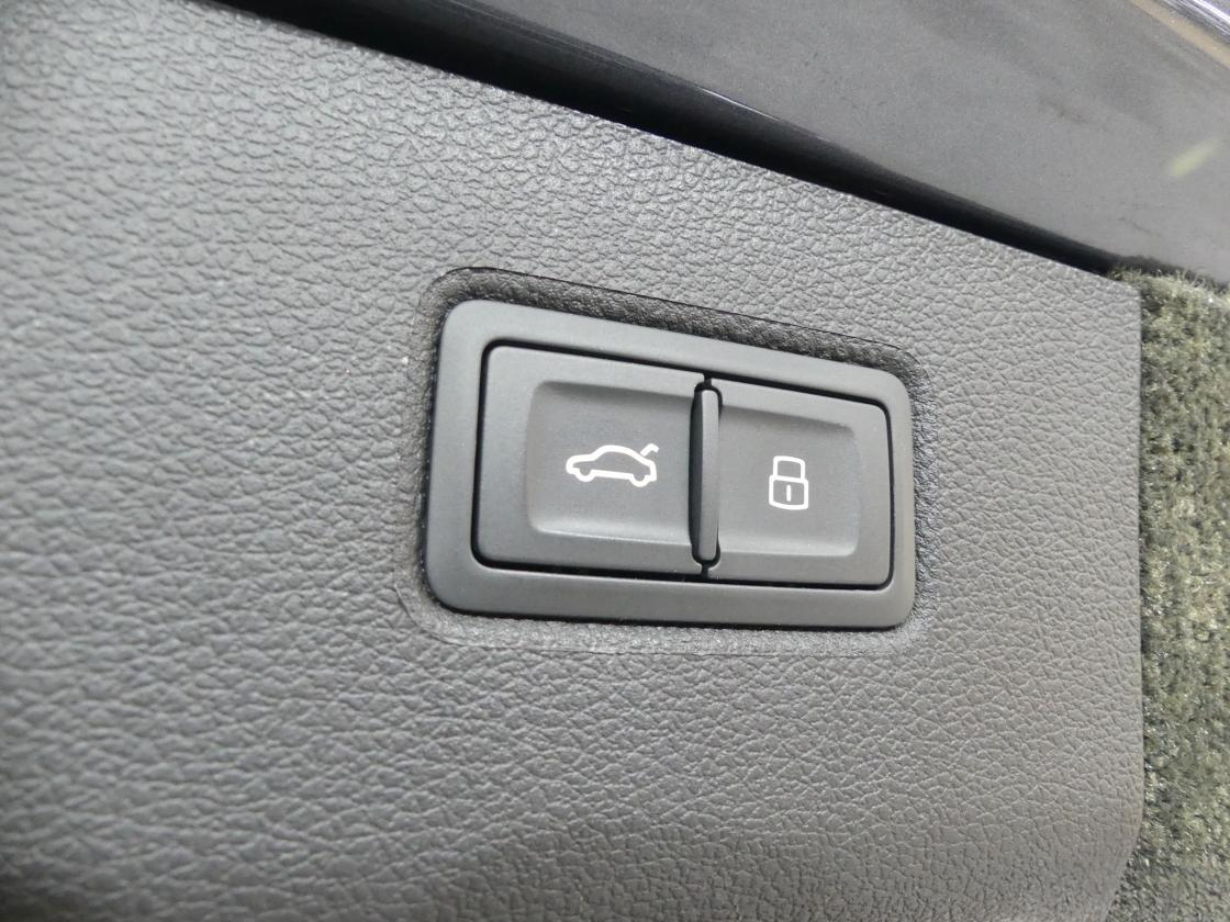 벤틀리 벤테이가 4.0 V8