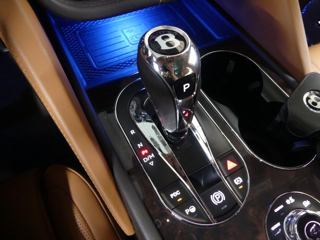 벤틀리 벤테이가 4.0 V8