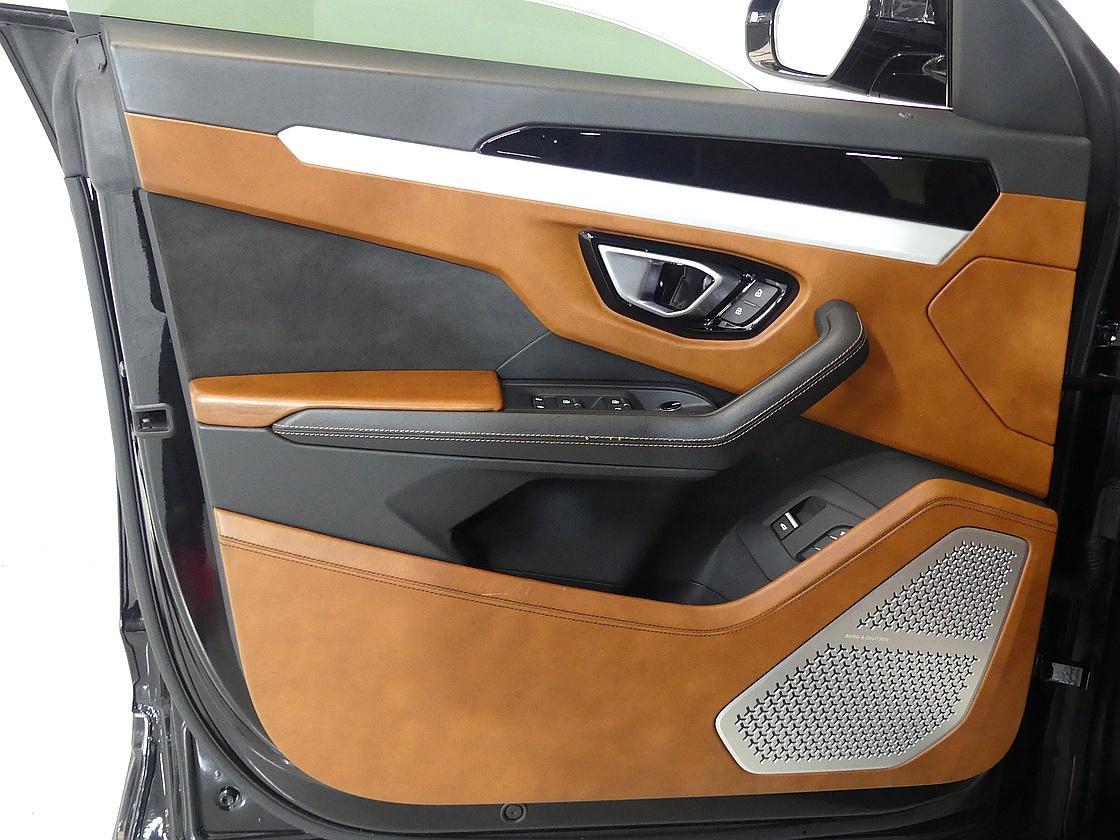 람보르기니 우루스 4.0 V8