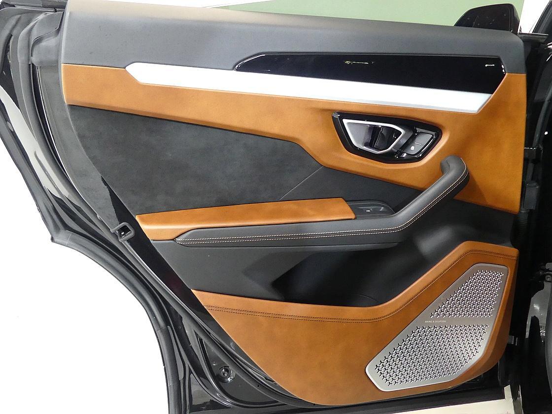 람보르기니 우루스 4.0 V8