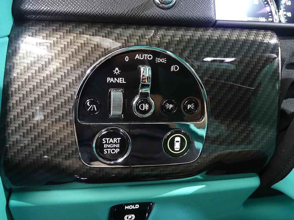 롤스로이스 컬리넌 6.7 V12