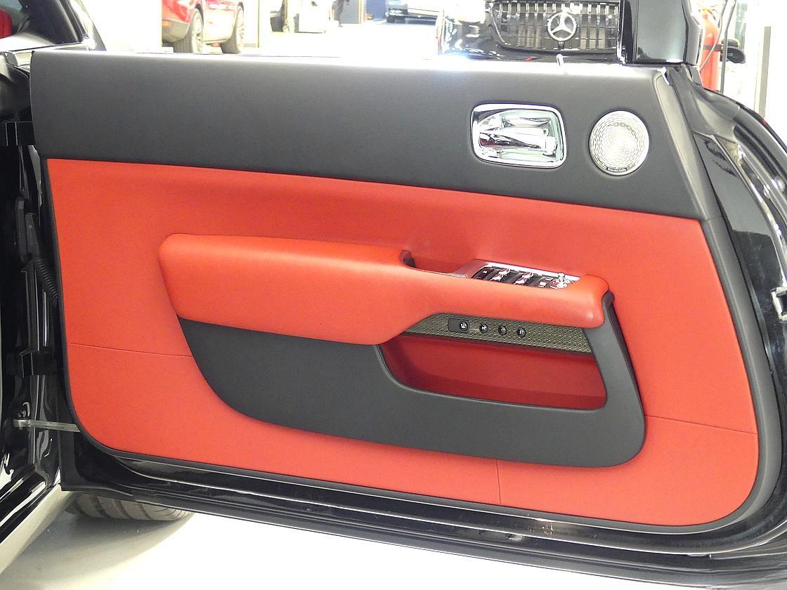 롤스로이스 레이스 6.6 V12 블랙 배지