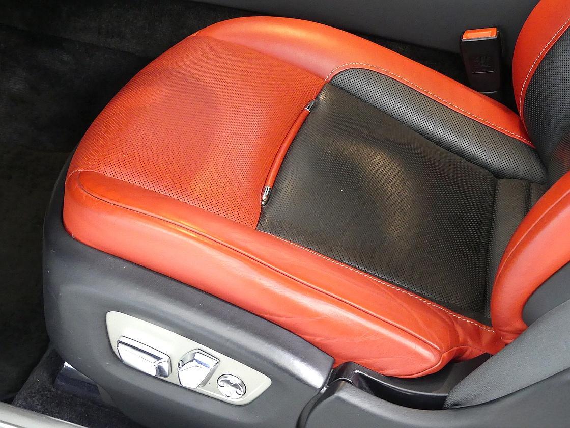 롤스로이스 레이스 6.6 V12 블랙 배지