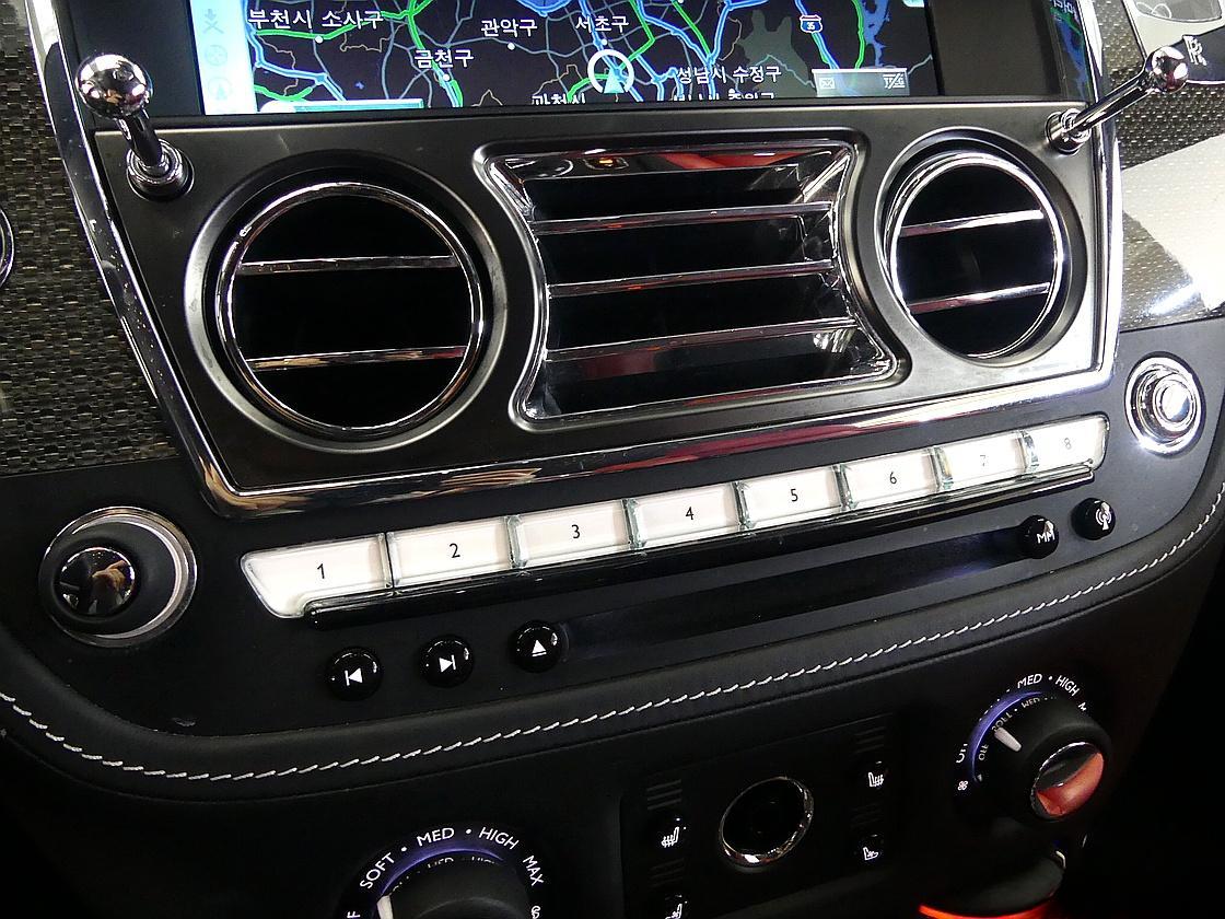 롤스로이스 레이스 6.6 V12 블랙 배지