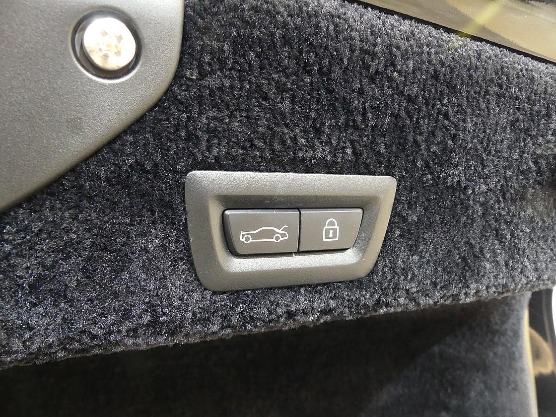 롤스로이스 레이스 6.6 V12 블랙 배지