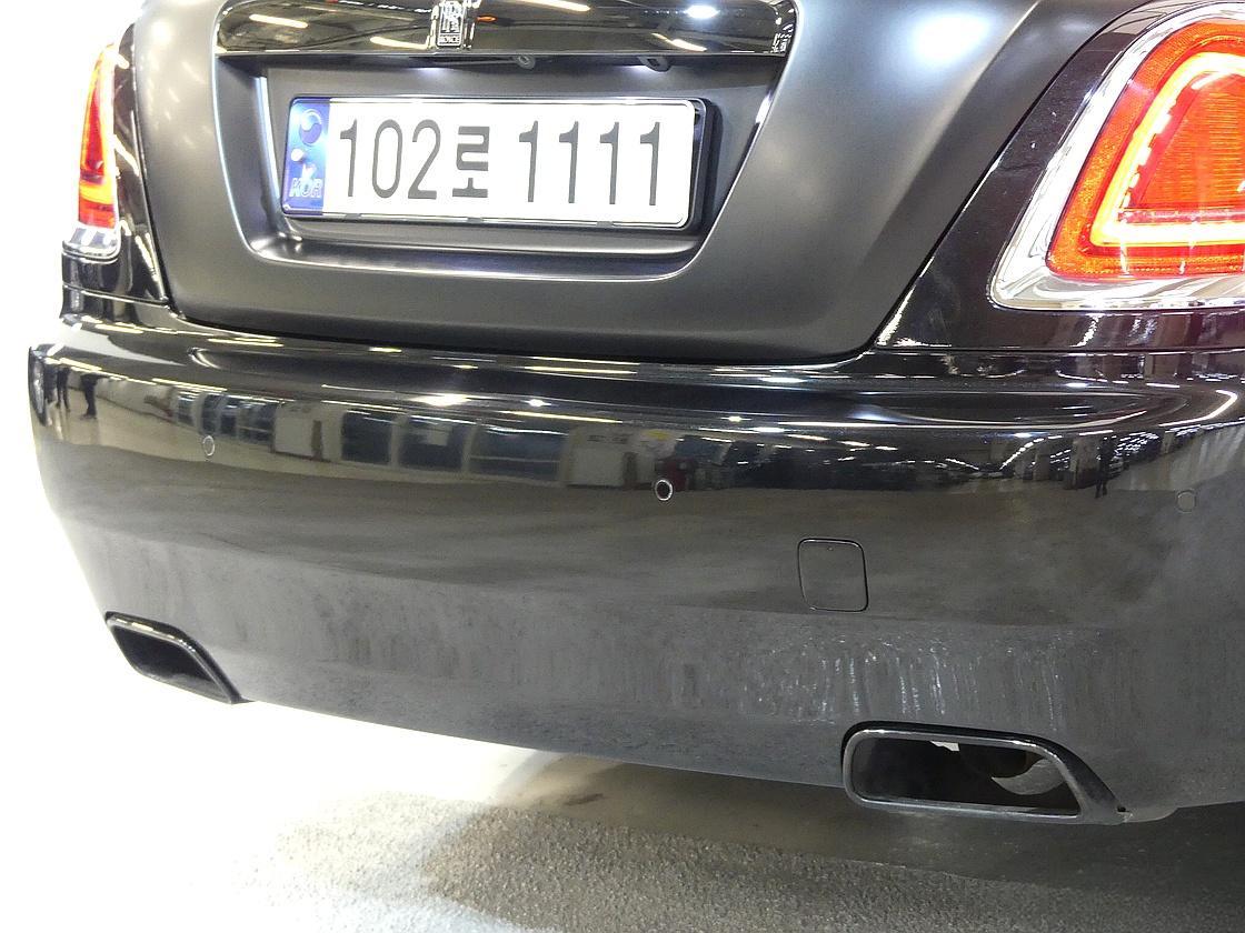 롤스로이스 레이스 6.6 V12 블랙 배지