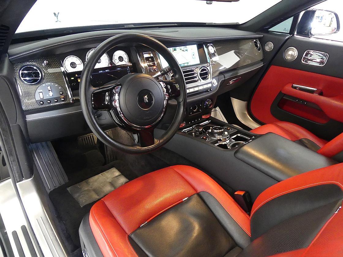 롤스로이스 레이스 6.6 V12 블랙 배지