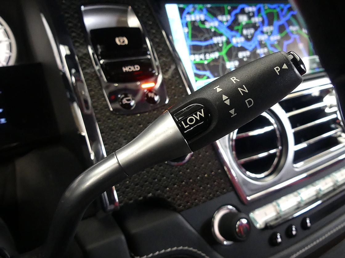 롤스로이스 레이스 6.6 V12 블랙 배지