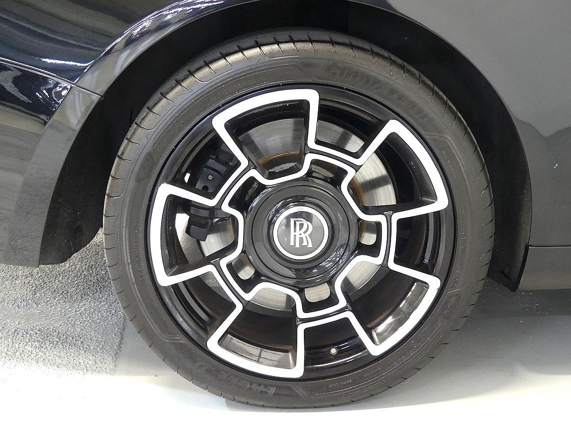 롤스로이스 레이스 6.6 V12 블랙 배지