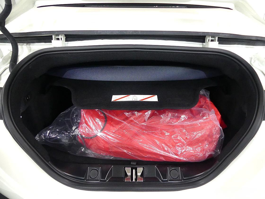 페라리 로마 스파이더 3.9 V8