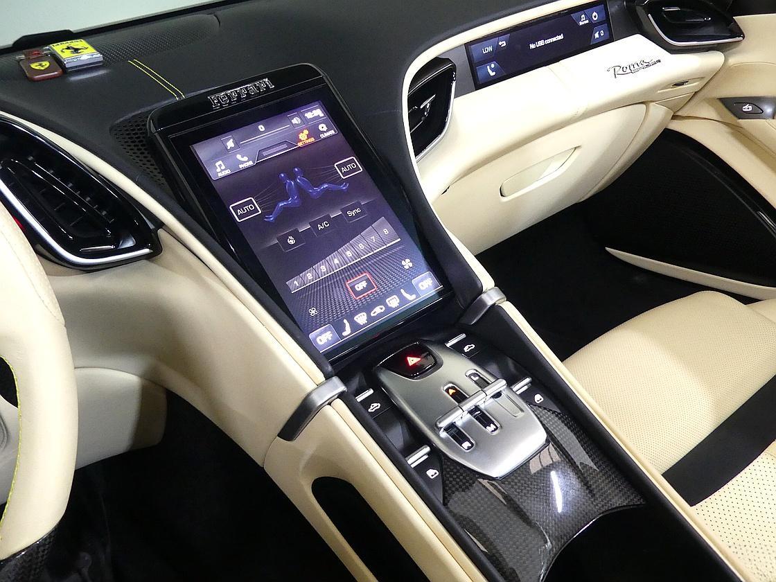 페라리 로마 스파이더 3.9 V8