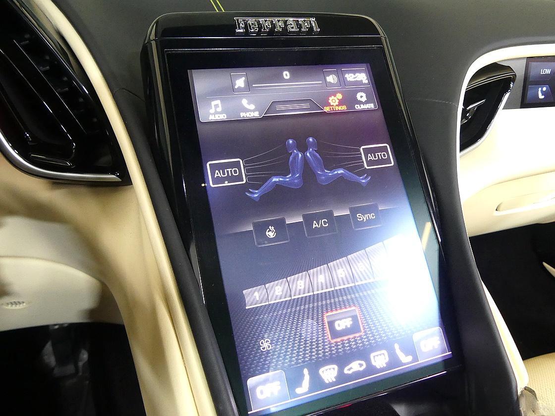 페라리 로마 스파이더 3.9 V8