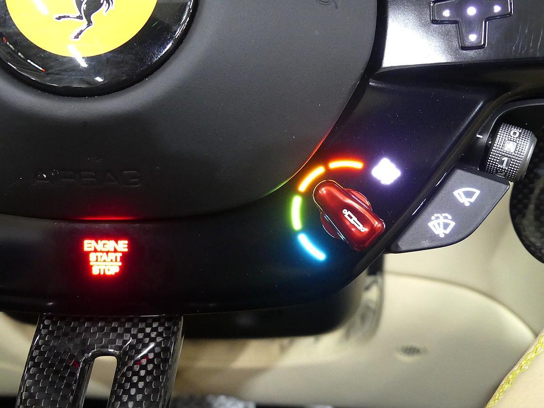 페라리 로마 스파이더 3.9 V8