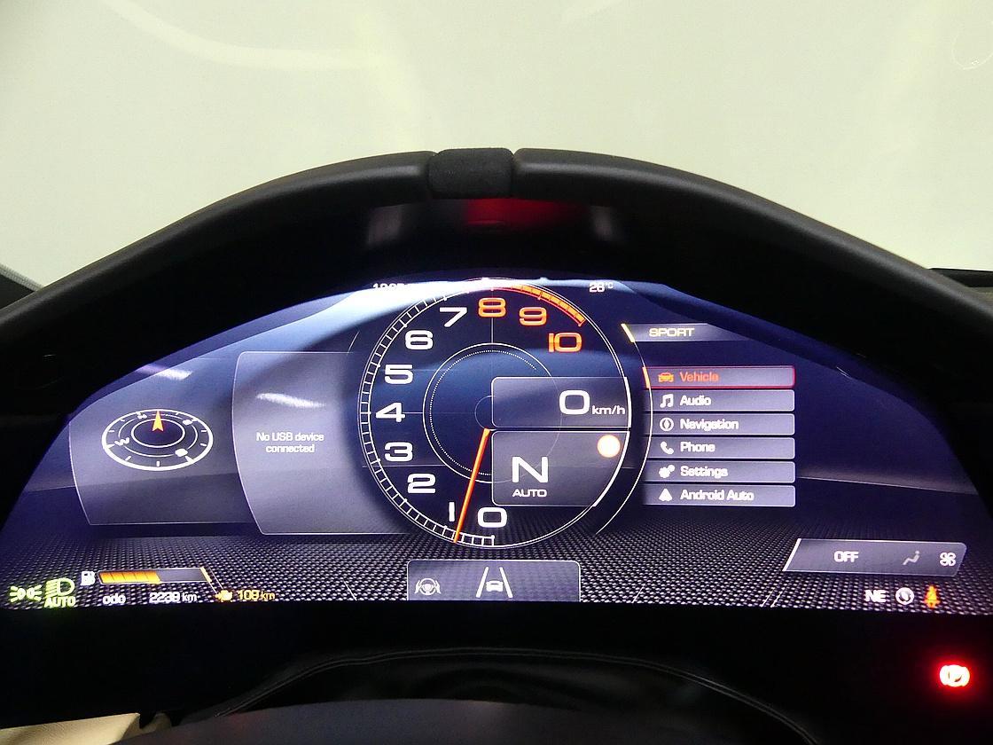 페라리 로마 스파이더 3.9 V8