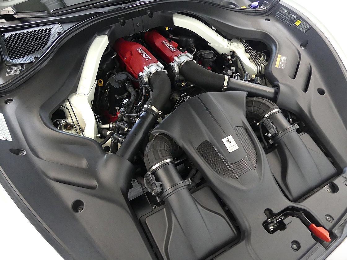 페라리 로마 3.9 V8