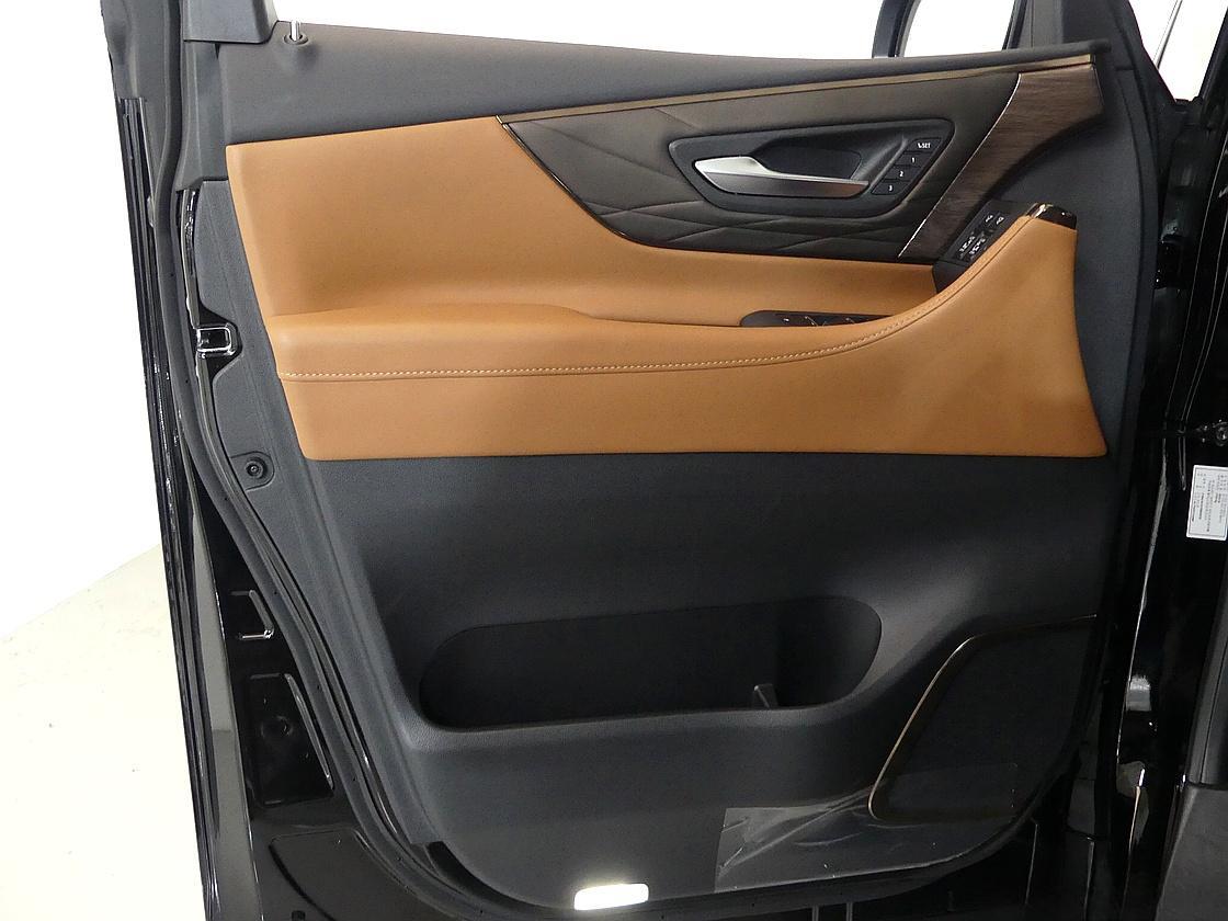 토요타 알파드 2.5 HEV AWD