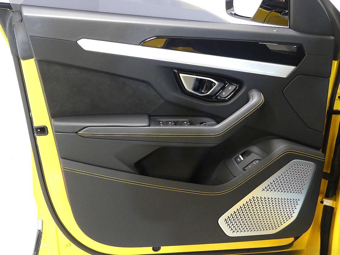 람보르기니 우루스 4.0 V8