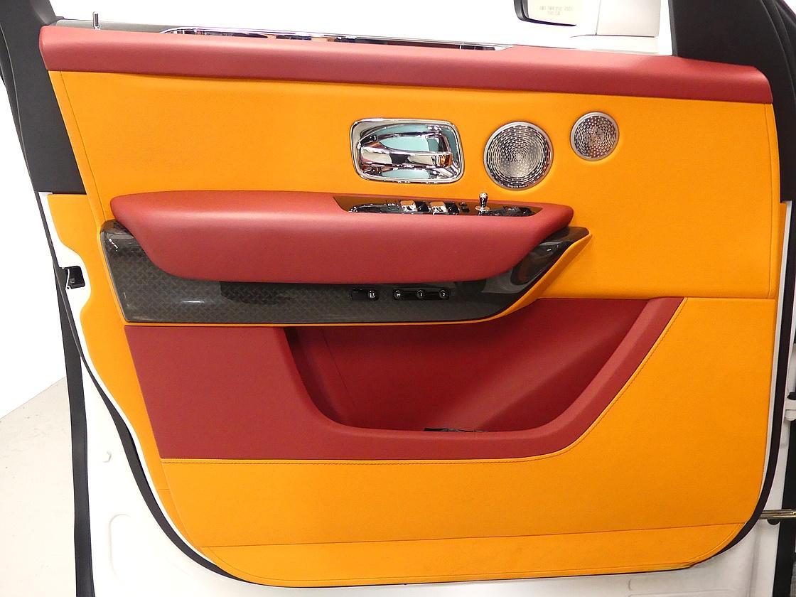 롤스로이스 컬리넌 6.7 V12 블랙 배지