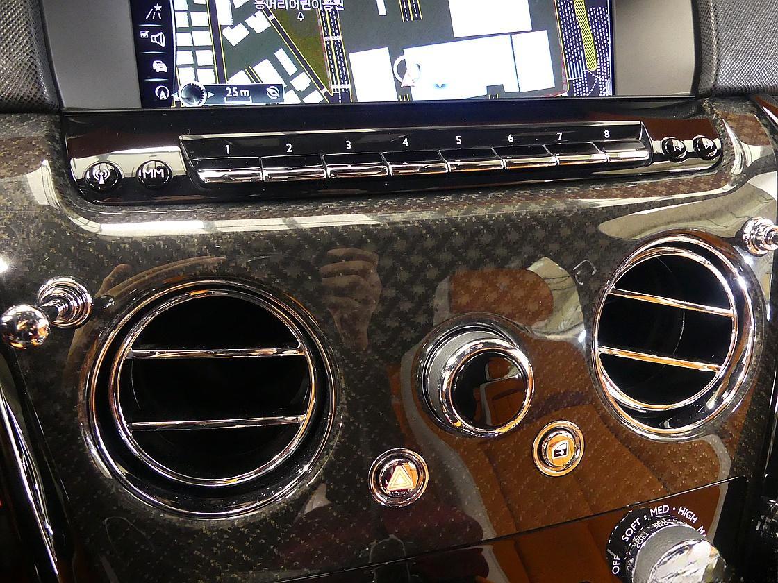 롤스로이스 컬리넌 6.7 V12 블랙 배지