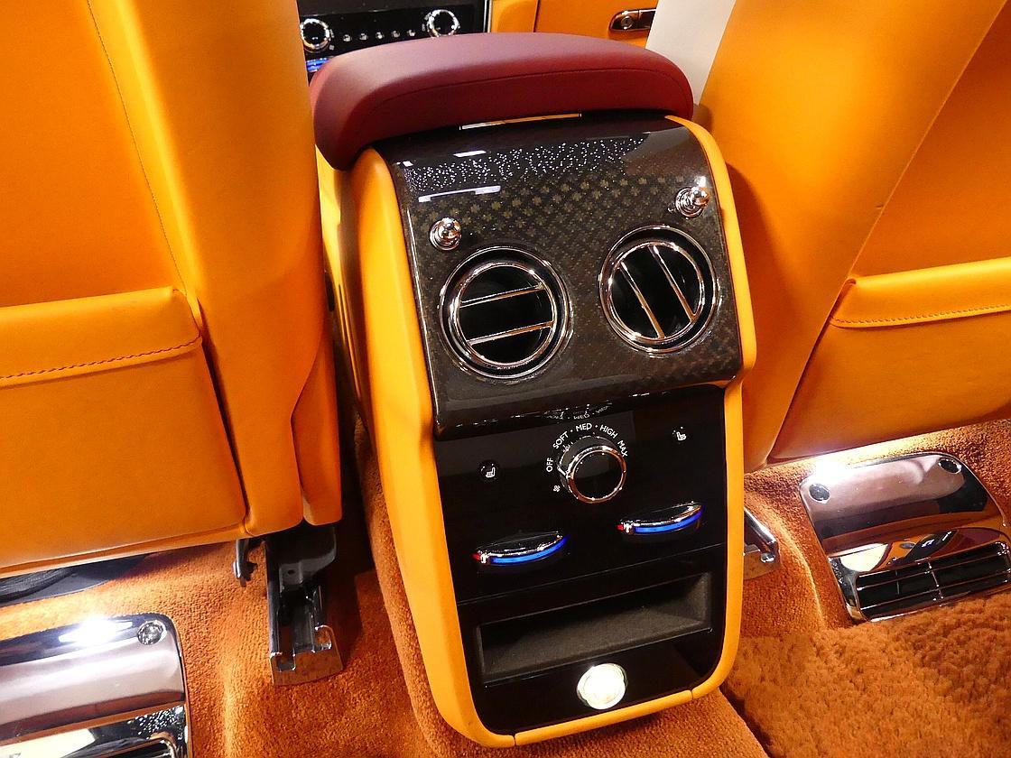 롤스로이스 컬리넌 6.7 V12 블랙 배지