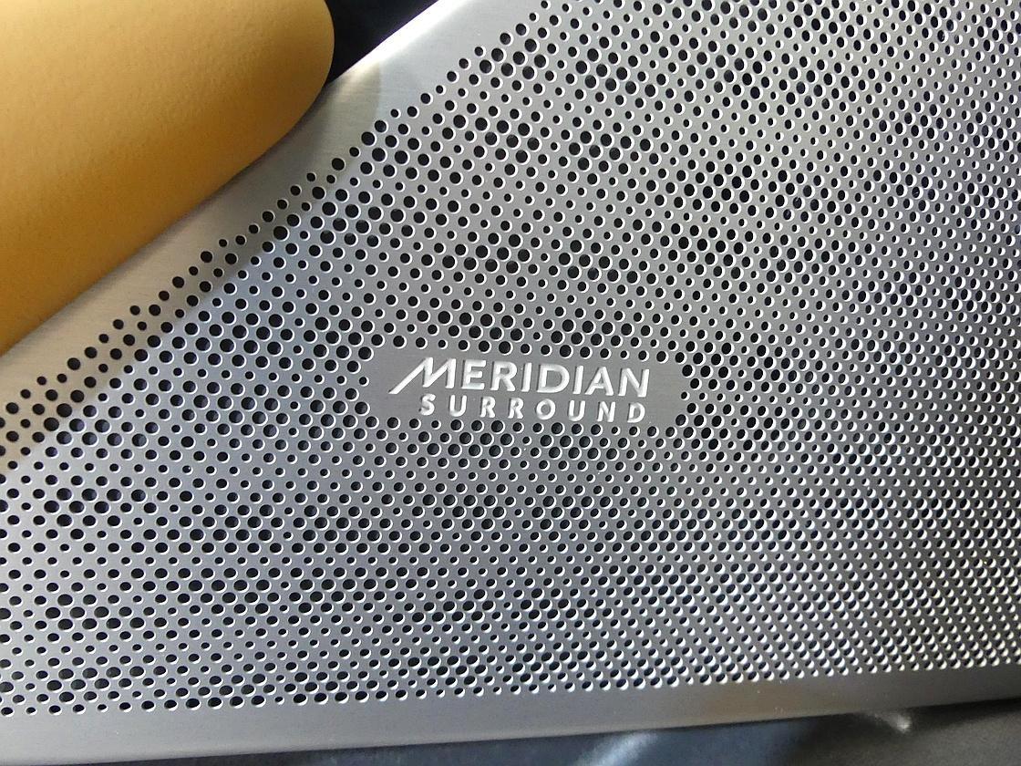 랜드로버 레인지로버 벨라 3.0 D300 R-다이나믹 HSE