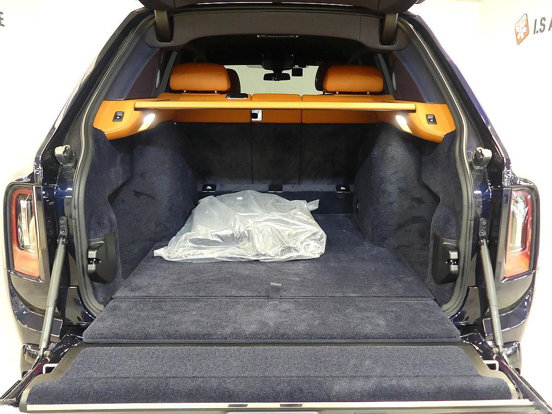 롤스로이스 컬리넌 6.7 V12 블랙 배지