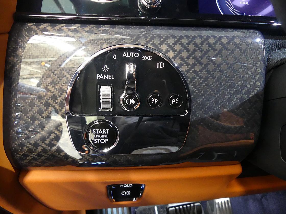 롤스로이스 컬리넌 6.7 V12 블랙 배지