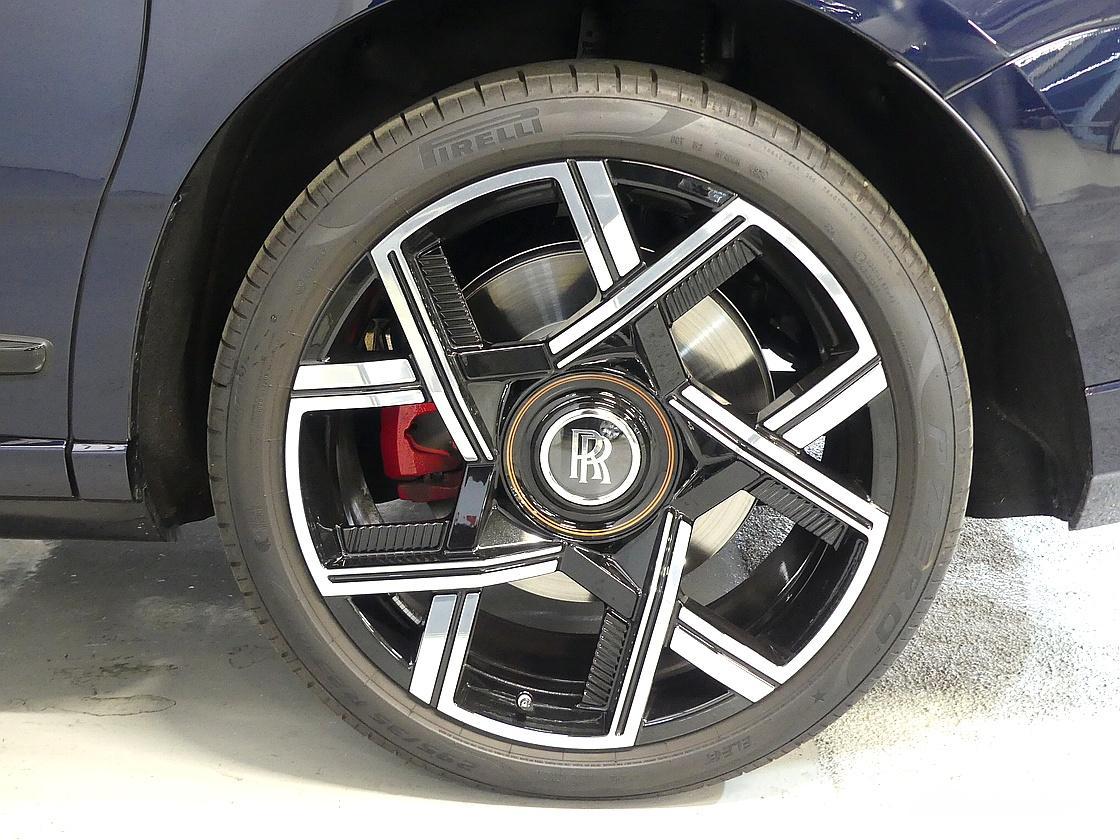 롤스로이스 컬리넌 6.7 V12 블랙 배지