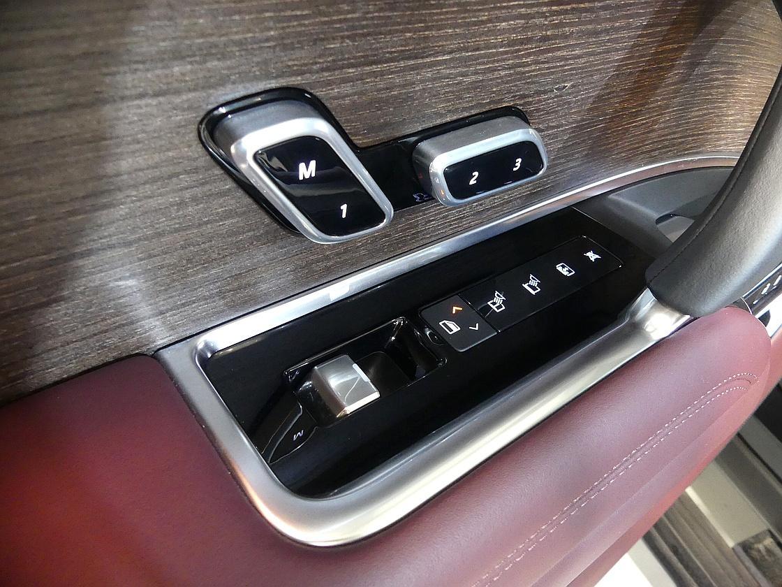 랜드로버 레인지로버 5세대 4.4 P530 LWB 오토바이오그래피