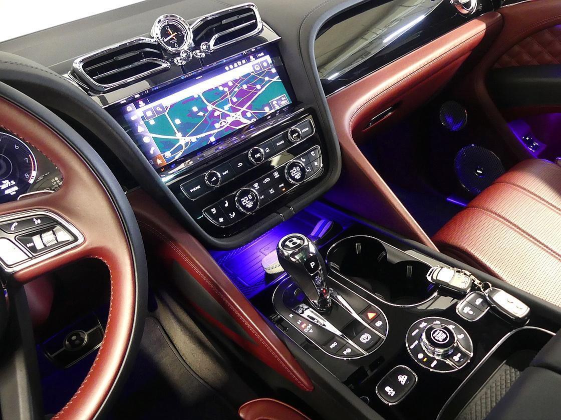 벤틀리 벤테이가 4.0 V8