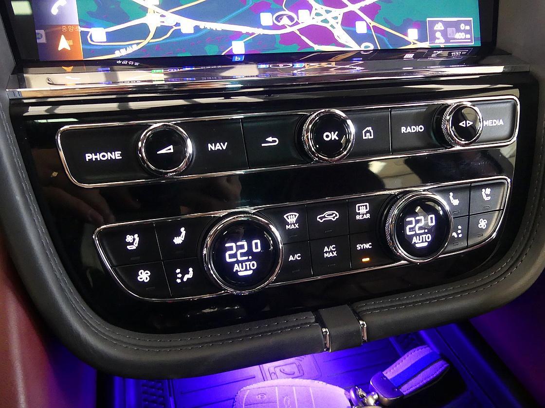 벤틀리 벤테이가 4.0 V8