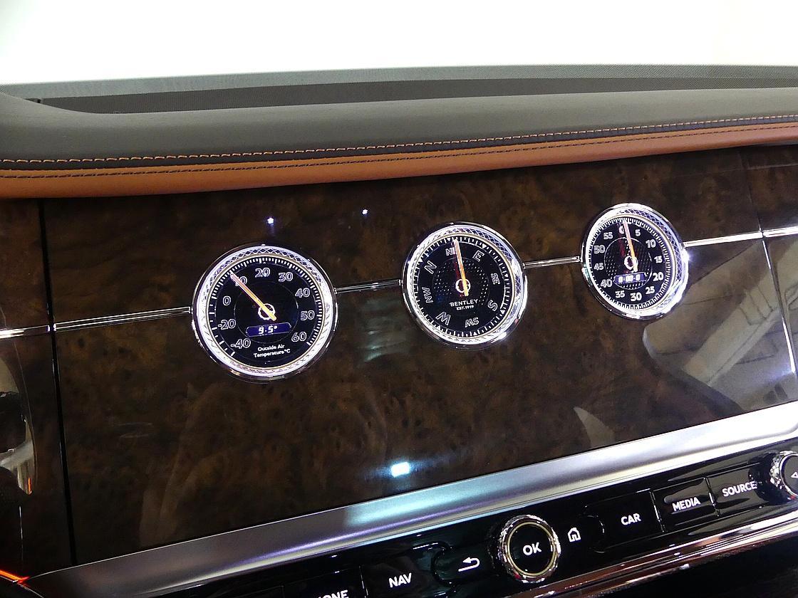 벤틀리 플라잉스퍼 3세대 4.0 아주르