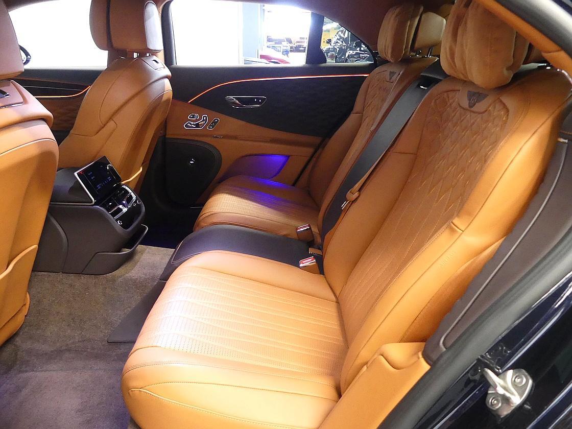 벤틀리 플라잉스퍼 3세대 4.0 아주르